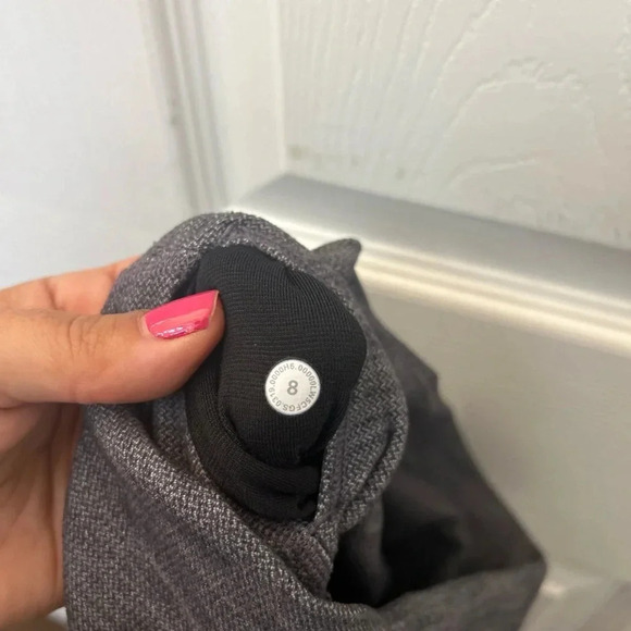 Lululemon Align Pant II 25"
Mini Heathered Herringbone Heathered Black sz 8 - Picture 8 of 8